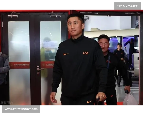 中国裁判马宁曹奕施翔抵达卡塔尔全力备战世界杯执法工作 中国裁判马宁曹奕施翔抵达卡塔尔全力备战世界杯执法工作